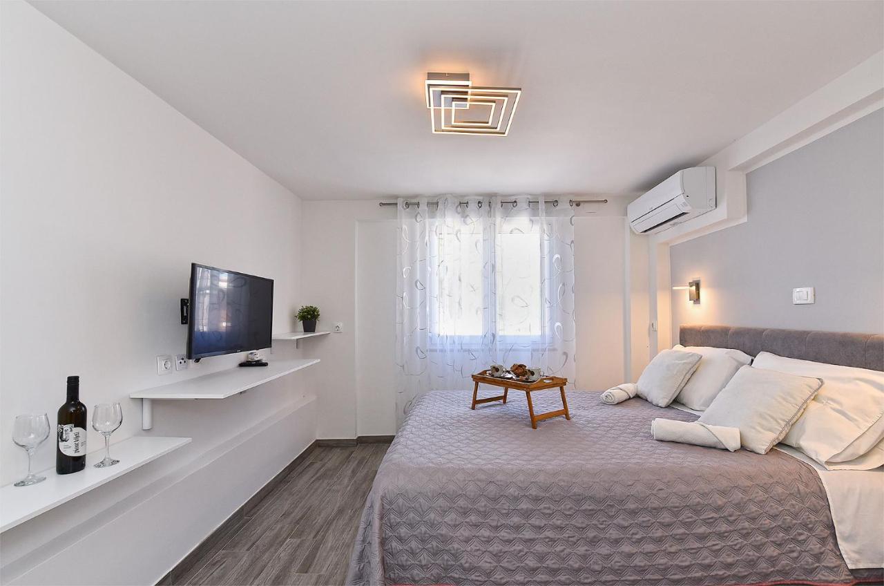 Double Room With Pool 2261 Medulin Exterior photo