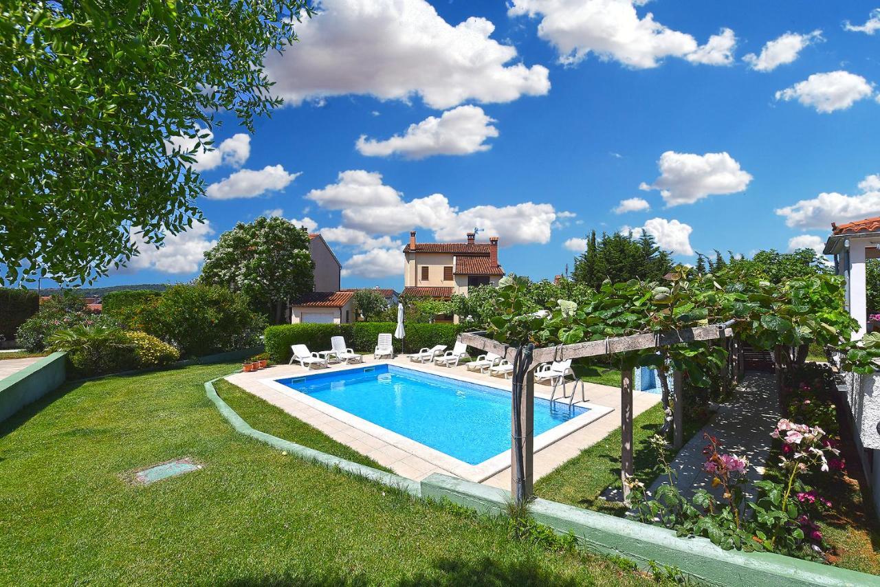 Double Room With Pool 2261 Medulin Exterior photo